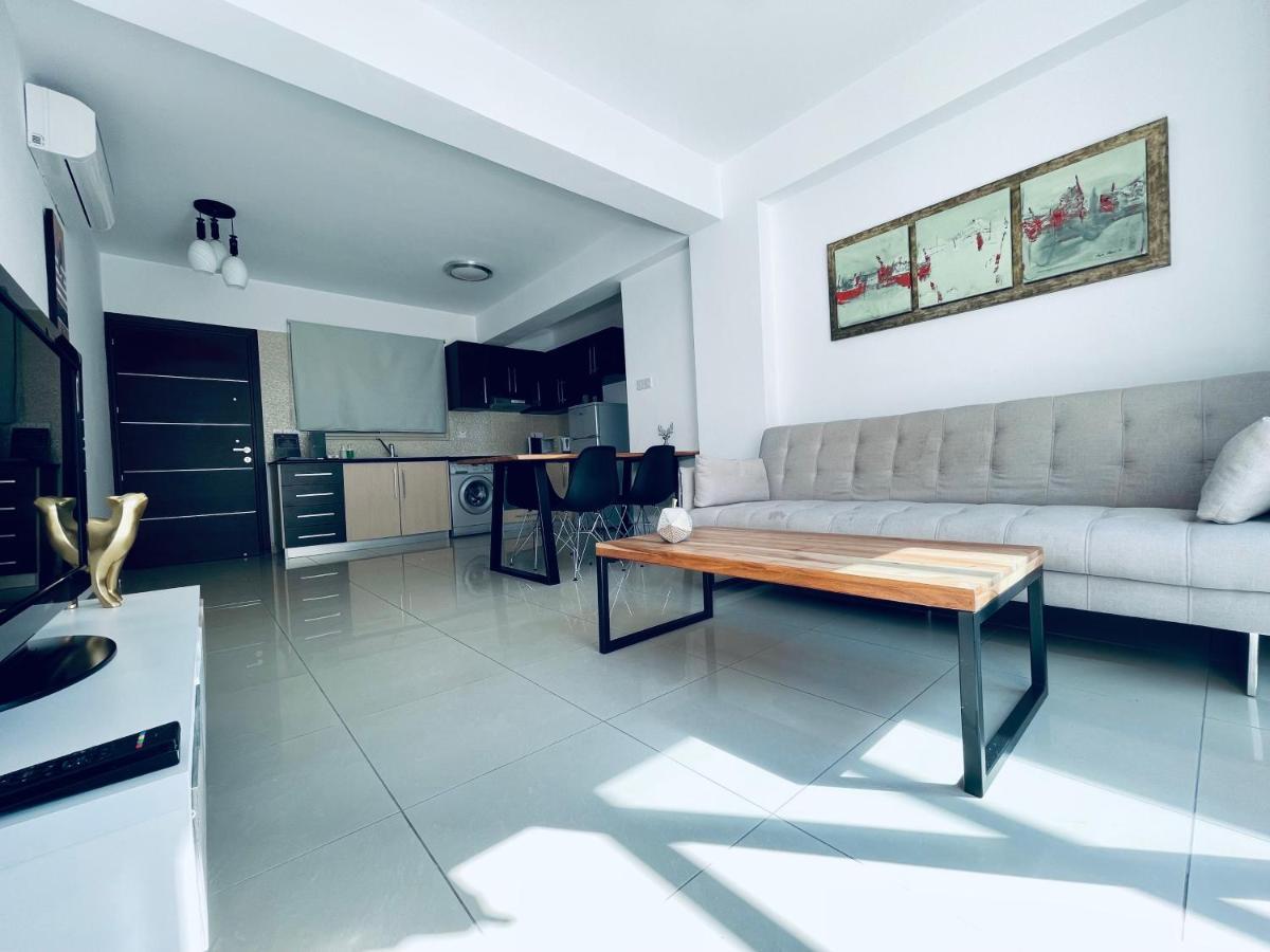 Oracle C-102 1 Bedroom Apartament