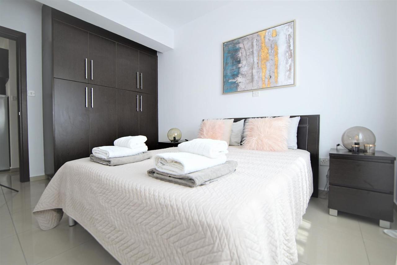 Oracle C-102 1 Bedroom Apartament *